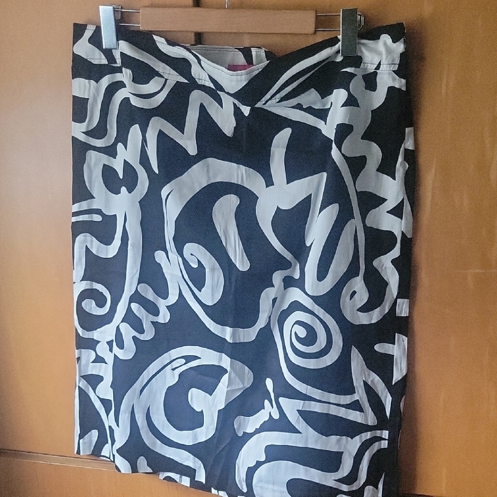 Stylish Black and White Summer Skirt